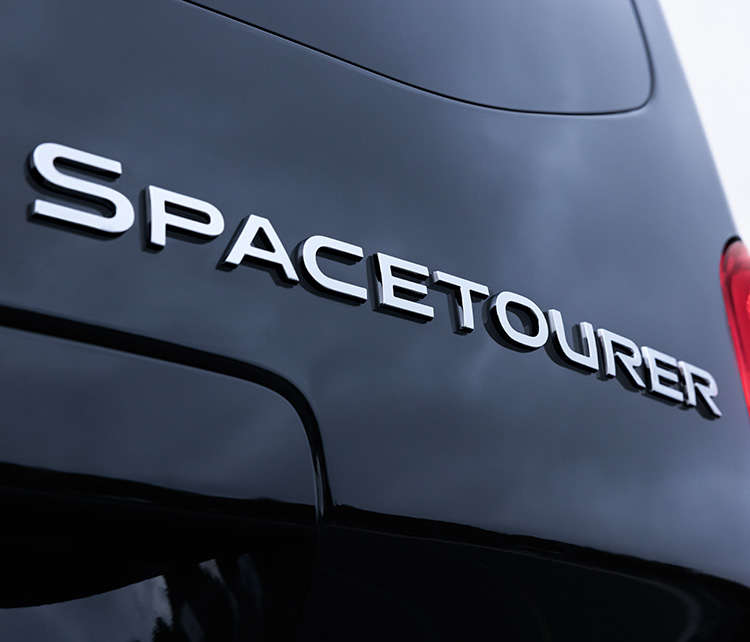Напис SpaceTourer на задній ляді Citroen SpaceTourer