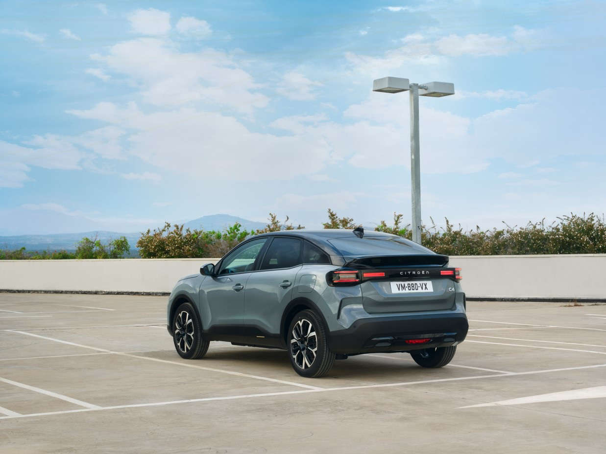 CITROËN C4, вигляд ззаду з лівого боку