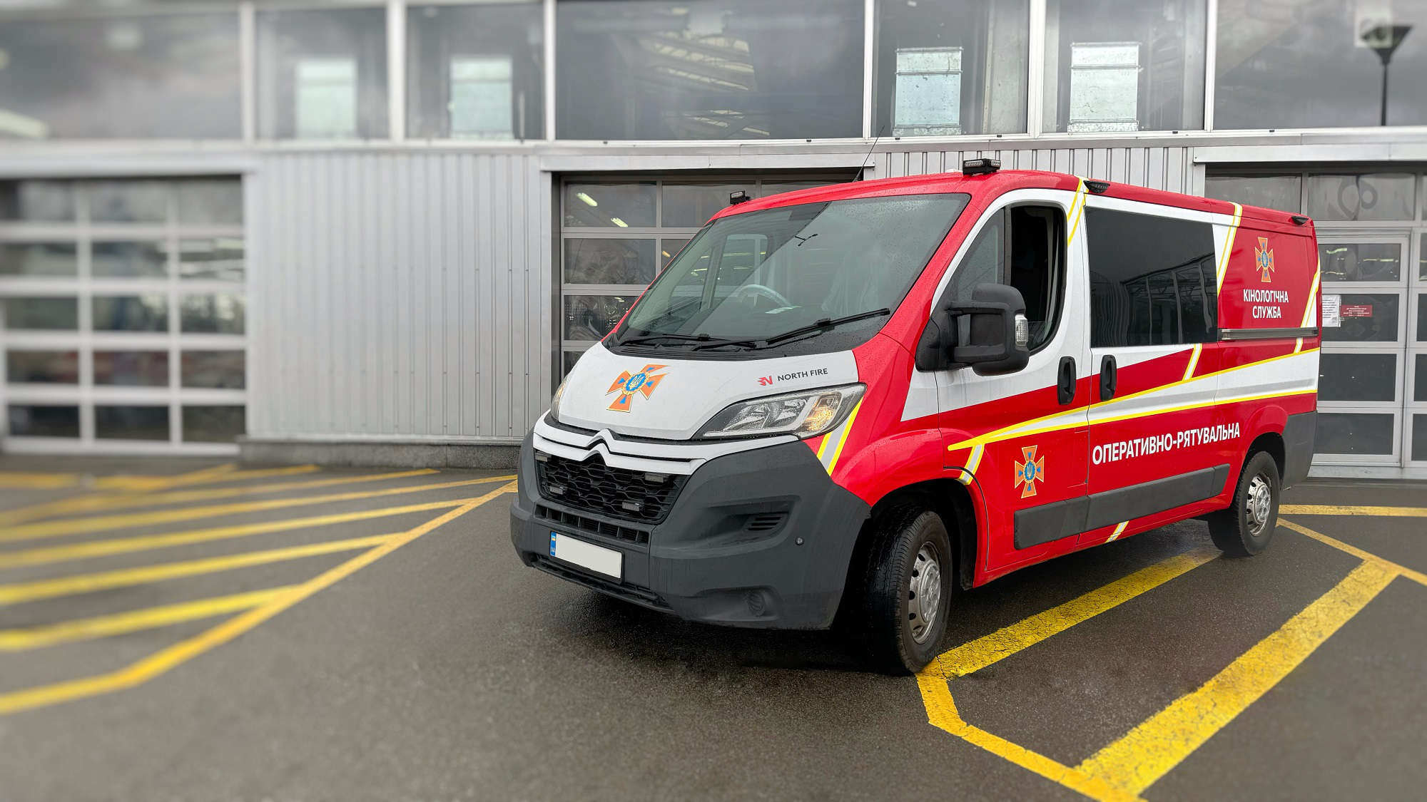 Автомобіль Citroen на офіційному СТО